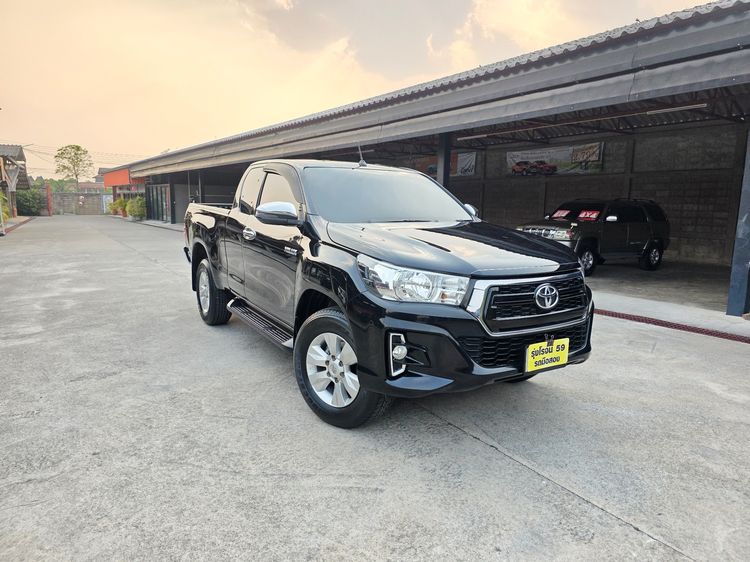 รถ Toyota Hilux Revo 2.4 E Prerunner สี ดำ