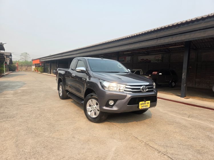 รถ Toyota Hilux Revo 2.4 E Prerunner สี เทา