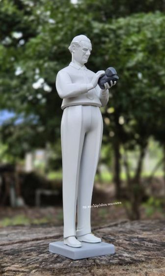 Prof. Silpa Bhirasri ver 2 is the result of Dinsai Studio correctly.NO. 30Type: resin statue modelMaterial: resinColor: classic greyScale: 1 รูปที่ 7