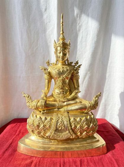 พระมหาจักรพรรดิ วัดหน้าพระเมรุ จ.อยุธยา ปี2548 หน้าตัก7นิ้ว เนื้อทองเหลือง สองกษัตริย์