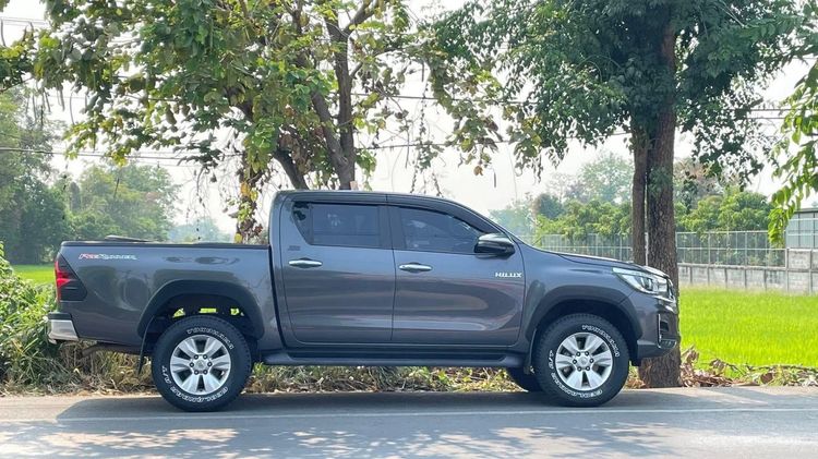 รถ Toyota Hilux Revo 2.4 E Prerunner สี เทา