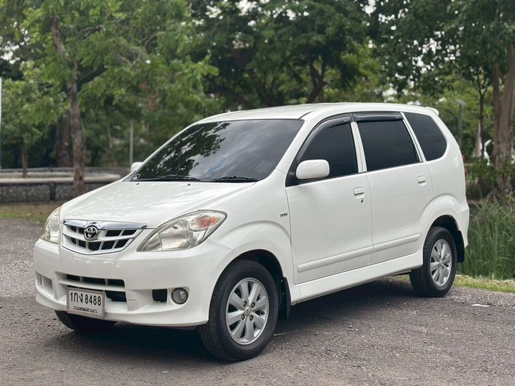 รถ Toyota Avanza 1.5 E สี ขาว