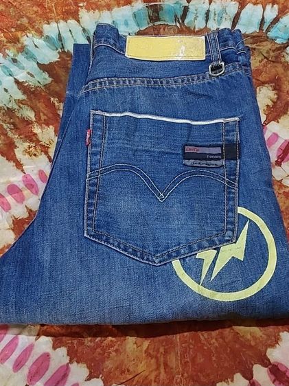 Levi's Fenom ลีวายรุ่นสายฟ้า งานเก่าญี่ปุ่น สภาพใหม่ สวยมากๆ เอว31ยาวทั้งตัว42ขากว้าง8.5 สนใจทักมา (ไม่มีเก็บปรายทาง)