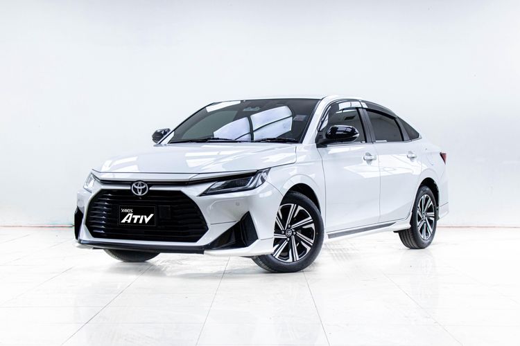 Toyota Yaris ATIV 2023 1.2 Premium Luxury Sedan เบนซิน ไม่ติดแก๊ส เกียร์อัตโนมัติ ขาว
