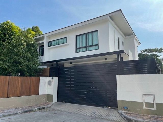 PP526 ขายบ้านเดี่ยว 2 ชั้น โครงการ วิลล่า อะคาเดีย ศรีนครินทร์  VILLA ARCADIA SRINAKARIN ซอยพัฒนาชุมชน 1 ถนนศรีนครินทร์ ศรีด่าน 22 