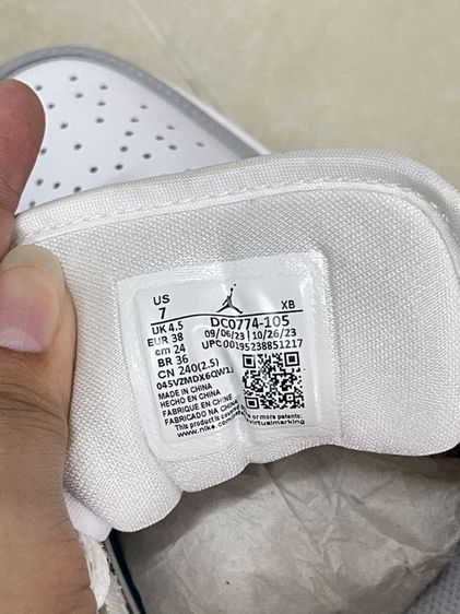 Nike WMNS Air Jordan 1 Low “Wolf Grey” 🤍🩶 รูปที่ 8