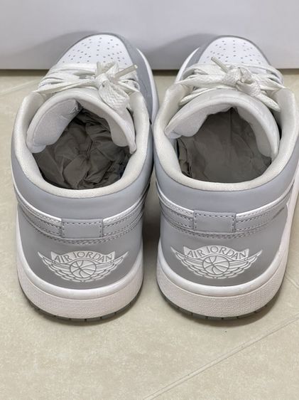 Nike WMNS Air Jordan 1 Low “Wolf Grey” 🤍🩶 รูปที่ 5