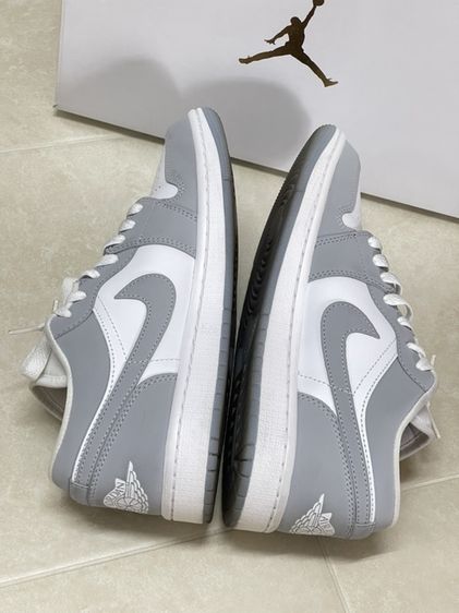 Nike WMNS Air Jordan 1 Low “Wolf Grey” 🤍🩶 รูปที่ 3