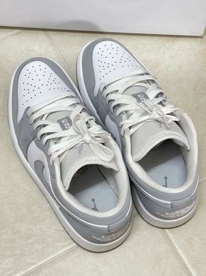 Nike WMNS Air Jordan 1 Low “Wolf Grey” 🤍🩶 รูปที่ 2