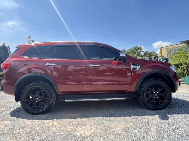 รถ Ford Everest 2.2 Titanium สี แดง