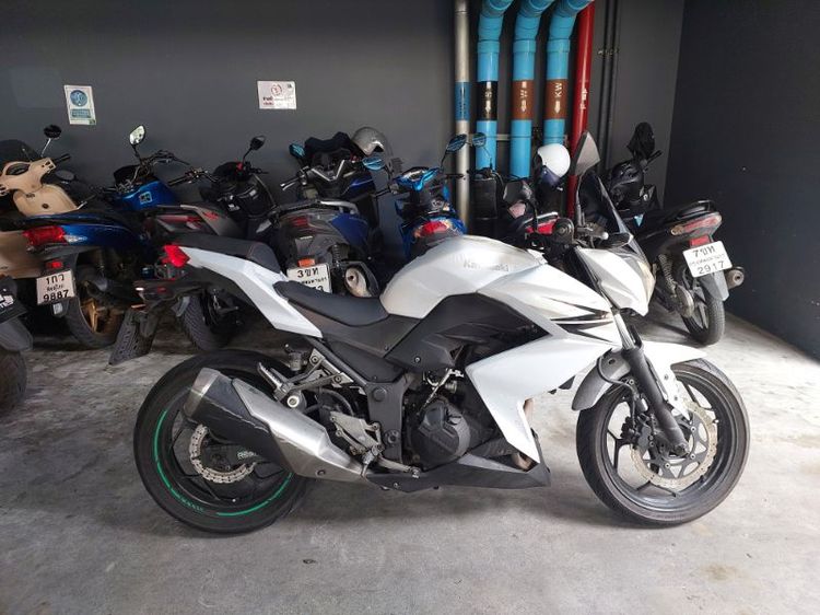 Kawasaki z250 สีขาว