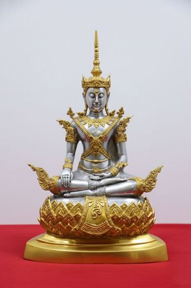 พระมหาจักรพรรดิ วัดหน้าพระเมรุ จ.อยุธยา ปี2548 หน้าตัก7นิ้ว เนื้อทองเหลือง สองกษัตริย์