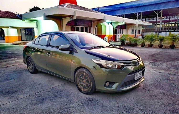 รถ Toyota Vios 1.5 E สี เขียว