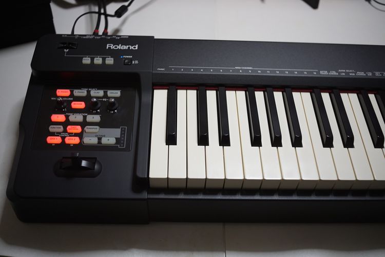 คีย์บอร์ดคุณภาพสูง เปียโนไฟฟ้า Roland RD64 พร้อมกระเป๋า สภาพเหมือนใหม่