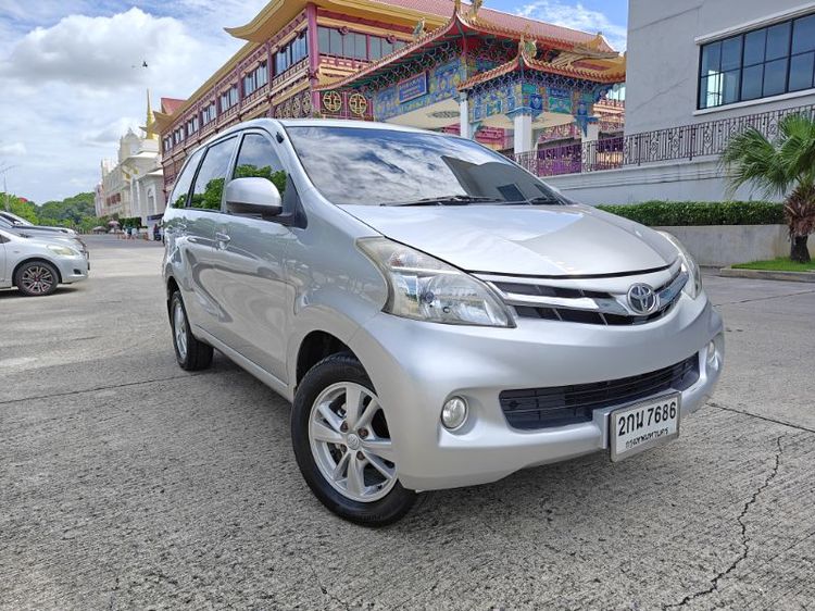 รถ Toyota Avanza 1.5 G สี บรอนซ์เงิน