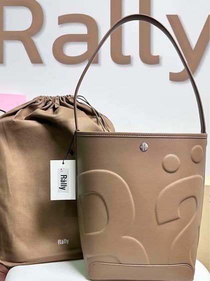 กระเป๋า Rally The Bag Whisper สี Sepia (น้ำตาลเบจ) ทรง Bucket