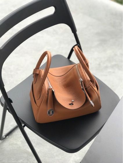 กระเป๋าหนังลูกวัวแท้ทั้งใบ ทรง Lindy bag. รูปที่ 2