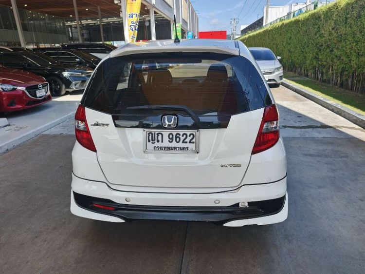 Honda Jazz 2011 1.5 V Sedan เบนซิน ไม่ติดแก๊ส เกียร์อัตโนมัติ ขาว รูปที่ 4