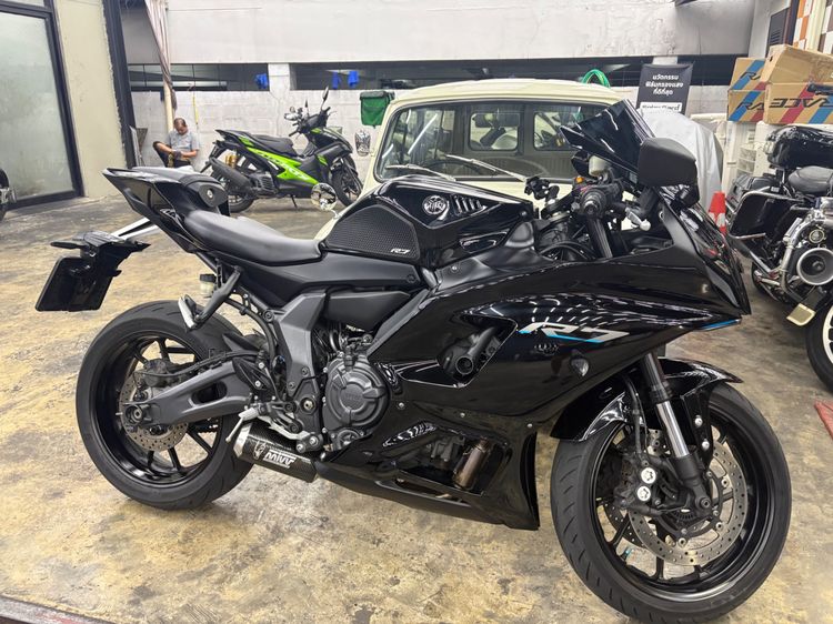 2022 Yamaha R7 Black