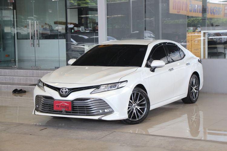 รถ Toyota Camry 2.0 G สี ขาว
