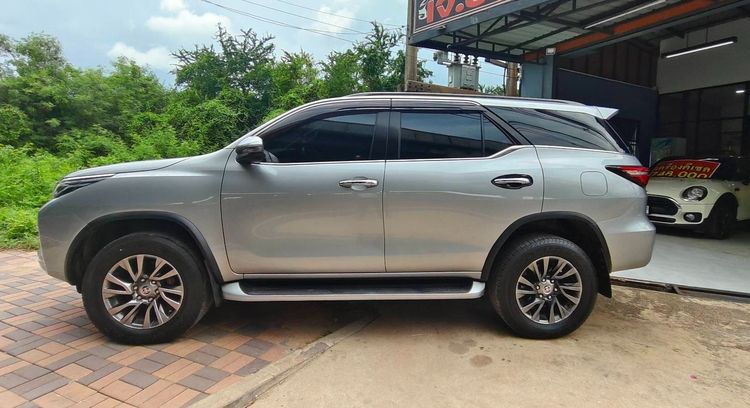 Toyota Fortuner 2021 2.4 V 4WD Utility-car ดีเซล ไม่ติดแก๊ส เกียร์อัตโนมัติ เทา รูปที่ 4