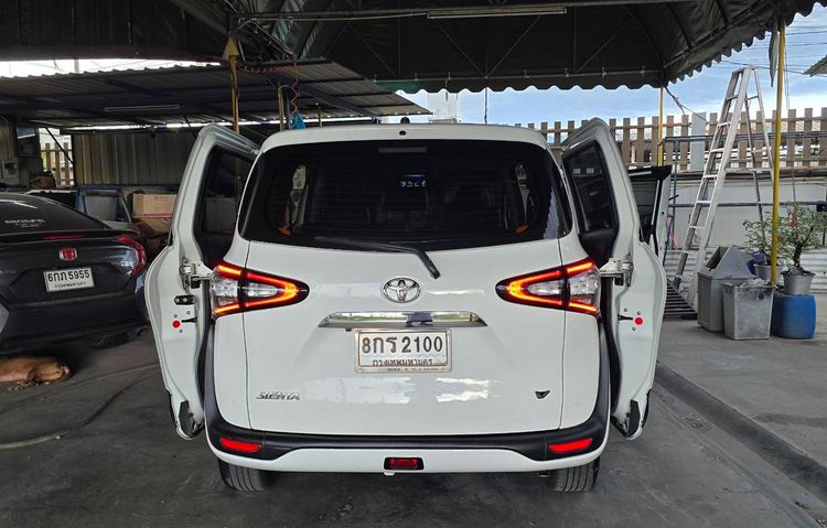 Toyota Sienta 2019 1.5 V Sedan เบนซิน ไม่ติดแก๊ส เกียร์อัตโนมัติ ขาว รูปที่ 4