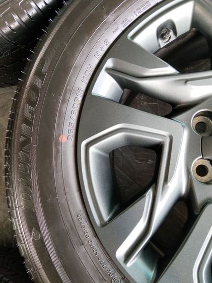 ยางป้ายแดง dunlop 265 60 18 ปี 26  มีตุ่มหน้ายางทุกเส้น รูปที่ 8