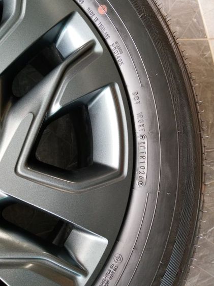 ยางป้ายแดง dunlop 265 60 18 ปี 26  มีตุ่มหน้ายางทุกเส้น รูปที่ 4