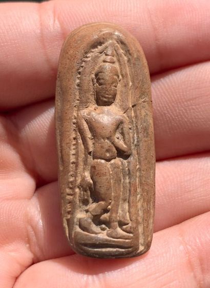 พระลีลาเม็ดขนุน