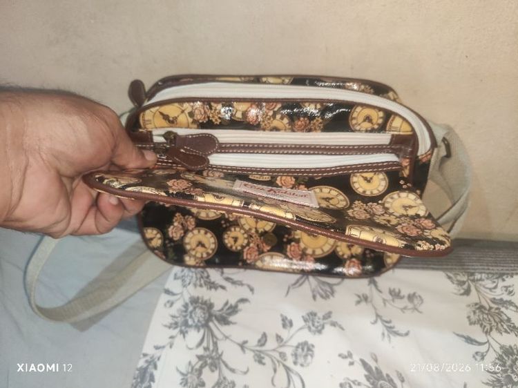 กระเป๋าสะพายทรง Crossbody ลายนาฬิกาและดอกกุหลาบวินเทจ มีช่องซิปใช้งานได้หลายช่อง วัสดุPVC/Oilcloth สภาพใหม่ไม่เคยใช้งาน รูปที่ 10
