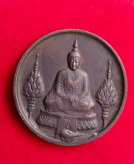 เหรียญพระแก้วมรกต  พระแท้พร้อมขึ้นคอครับ