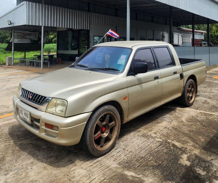 รถ Mitsubishi L200-Strada รุ่นย่อยอื่นๆ สี น้ำตาล