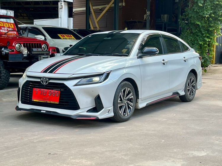 รถ Toyota Yaris ATIV 1.2 Premium Luxury สี ขาว