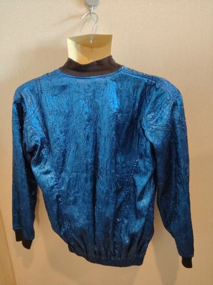 เสื้อแจ็คเก็ตวินเทจ สีน้ำเงินเมทัลลิก (Metallic Blue) ดีไซน์ยับเท่ๆ สไตล์ดิสโก้/สตรีทแวร์ รูปที่ 2