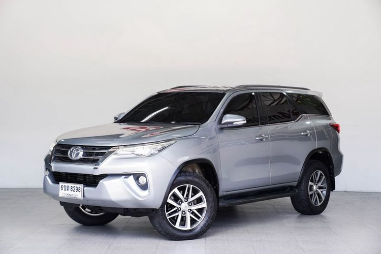 รถ Toyota Fortuner 2.4 V 4WD สี เทา
