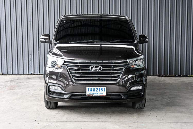 Hyundai H-1  2020 2.5 Deluxe Van ดีเซล ไม่ติดแก๊ส เกียร์อัตโนมัติ น้ำตาล รูปที่ 2