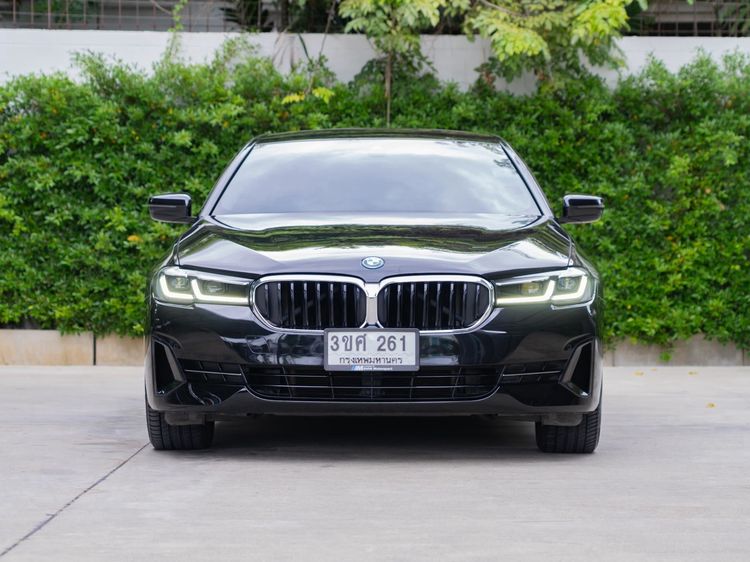 BMW Series 5 2023 530e Sedan ปลั๊กอินไฮบริด (PHEV) ไม่ติดแก๊ส เกียร์อัตโนมัติ ดำ รูปที่ 2