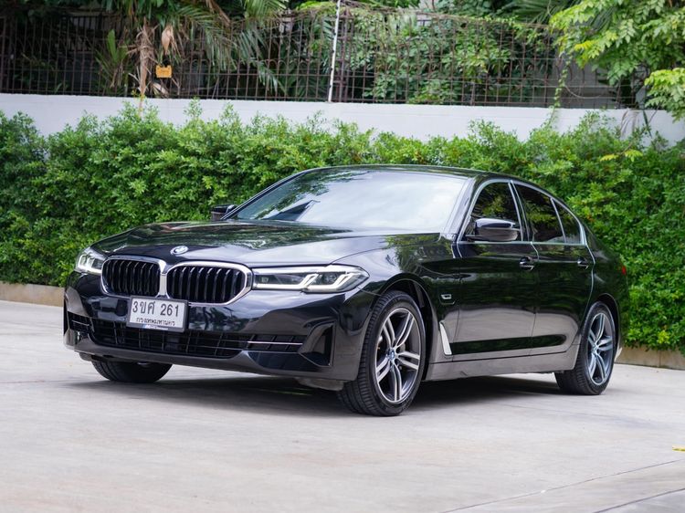 BMW Series 5 2023 530e Sedan ปลั๊กอินไฮบริด (PHEV) ไม่ติดแก๊ส เกียร์อัตโนมัติ ดำ รูปที่ 3