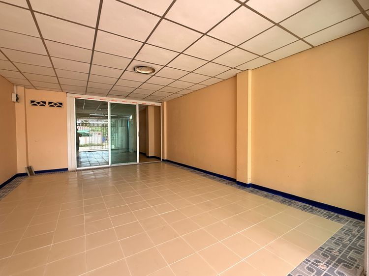 มีบางส่วน ขายทาวน์เฮาส์ 3 ชั้น ใจกลางเมืองปทุมธานี 27 ตร.ว. บ้านหลังริม วิวริมน้ำ ทำเลดี เดินทางสะดวก รูปที่ 3