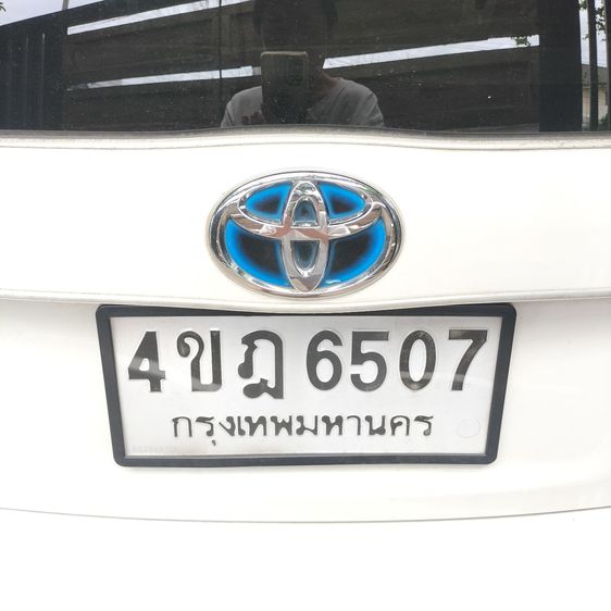 รถ Toyota Prius 1.8 Hybrid TRD Sportivo II สี ขาว