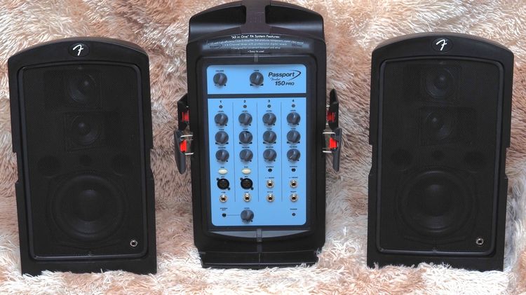 ขายชุดออกงานหรือตาราโอเกะที่บ้าน Fender Passport 150 Pro