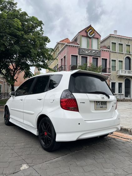 Honda Jazz 2007 1.5 E-V VTEC Sedan เบนซิน ไม่ติดแก๊ส เกียร์อัตโนมัติ ขาว รูปที่ 3