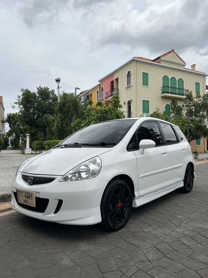 รถ Honda Jazz 1.5 E-V VTEC สี ขาว