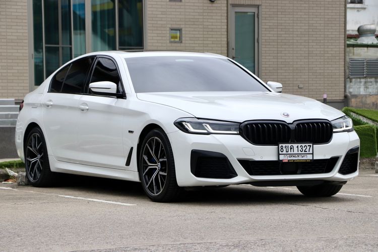 BMW Series 5 2023 530e Sedan ปลั๊กอินไฮบริด (PHEV) ไม่ติดแก๊ส เกียร์อัตโนมัติ ขาว รูปที่ 3