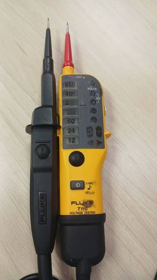 อุปกรณ์เครื่องมือช่าง Fluke T110 Voltage Tester เครื่องตรวจวัดแรงดันไฟฟ้า มือสอง สภาพดี