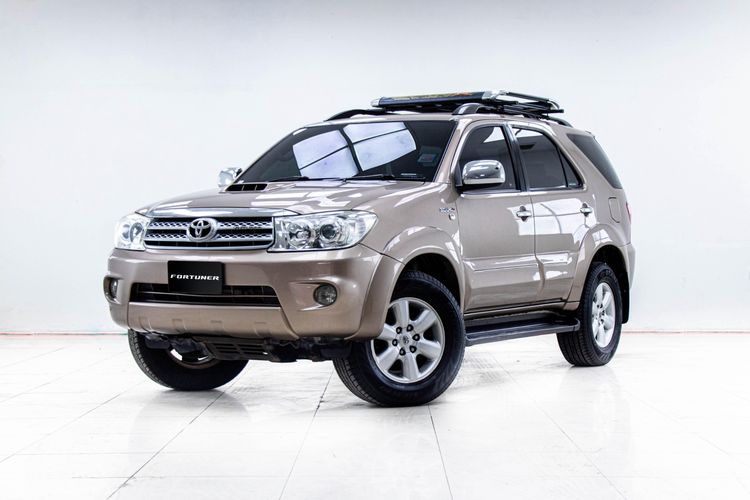 รถ Toyota Fortuner 3.0 V 4WD สี น้ำตาล