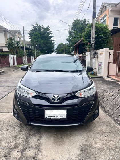 รถ Toyota Yaris 1.2 E สี เทา