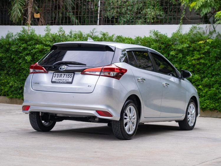 Toyota Yaris 2017 1.2 G Sedan เบนซิน ไม่ติดแก๊ส เกียร์อัตโนมัติ บรอนซ์เงิน รูปที่ 4