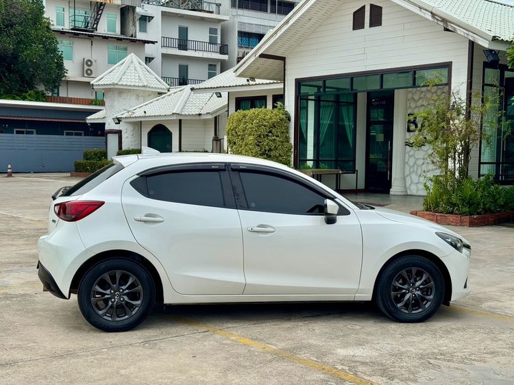 Mazda Mazda 2 2016 1.3 Sports High Plus Sedan เบนซิน ไม่ติดแก๊ส เกียร์อัตโนมัติ ขาว รูปที่ 4