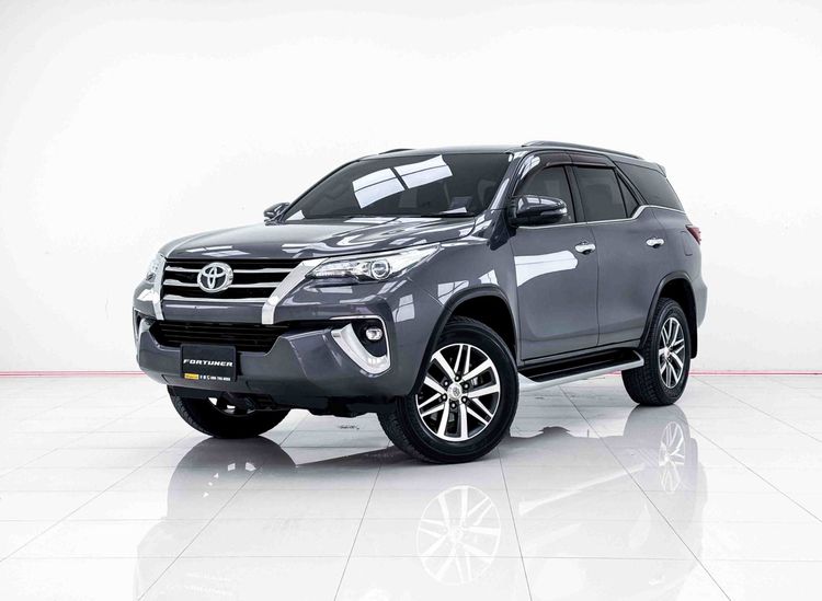 รถ Toyota Fortuner 2.4 V สี เทา